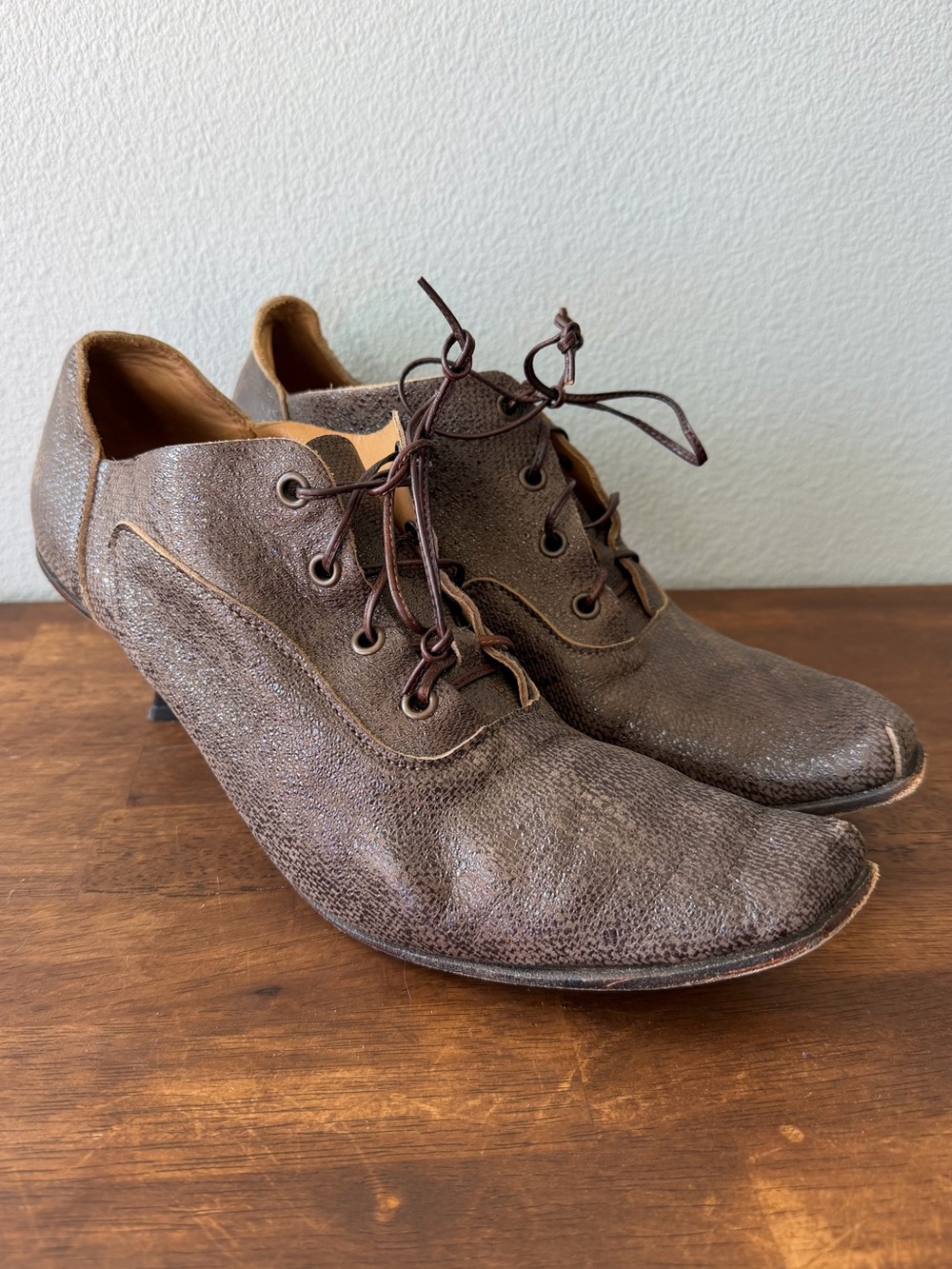 Cydwoq brown vintage textured lace up leather heels sz 40 Women’s sz 10